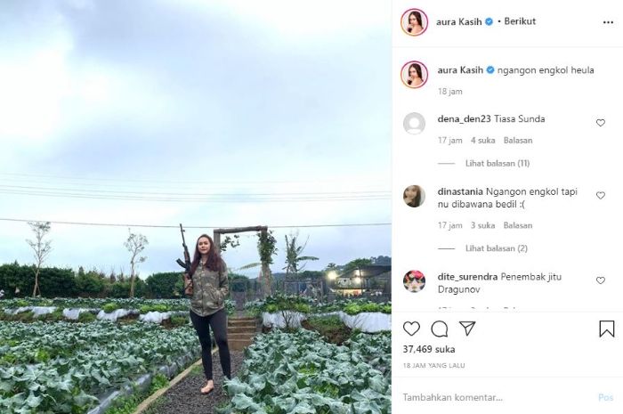 Momen Aura Kasih membawa senapan di tengah perkebunan sayur. (Tangkap layar Instagram @aurakasih)