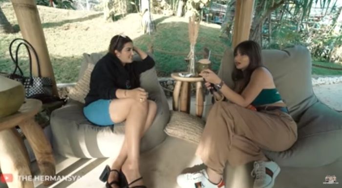 Nia ngobrol dengan Ashanty