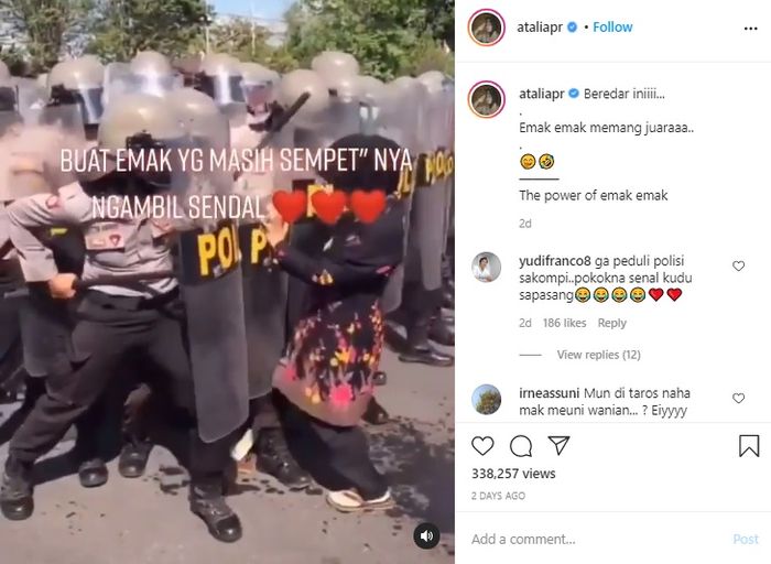 Istri Ridwan Kamil memberikan tanggapan soal emak-emak pemberani yang ambil sandal di tengah demo.