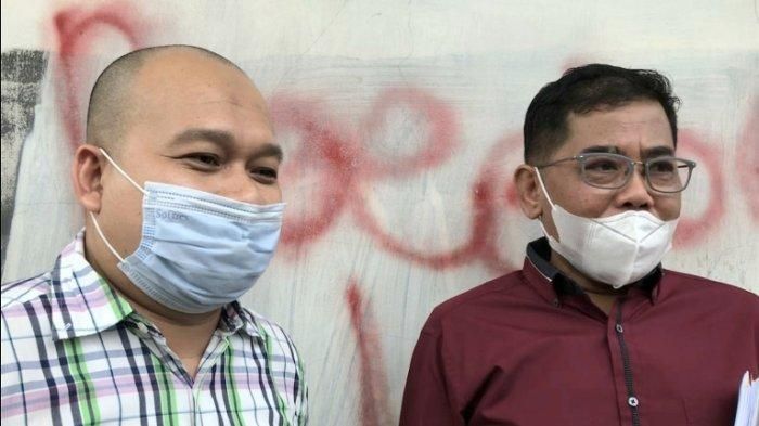 Nurdin Rudythia (kanan), suami Nita Thalia, di Pengadilan Agama Jakarta Utara, Selasa (13/10/2020).