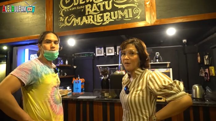 Maia Estianty di depan Ruma Rumi