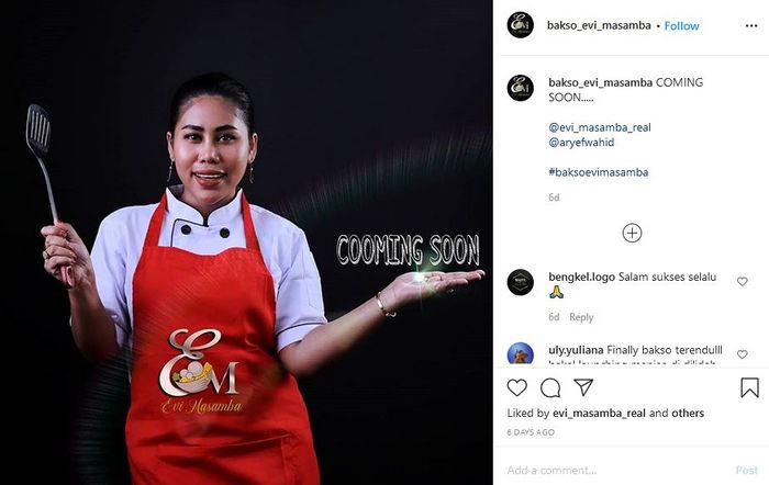 Evi Masamba saat jualan bakso