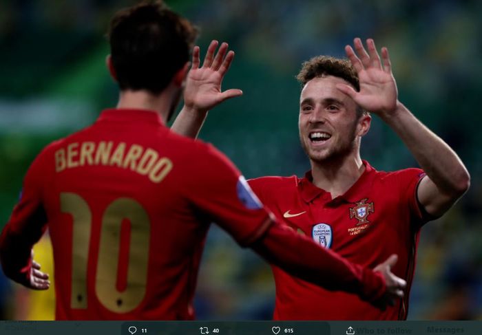 Diogo Jota dan Bernardo Silva merayakan gol dalam laga antara Portugal dan Swedia, Kamis (15/4/2020) dini hari WIB.