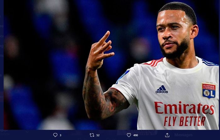 Penyerang Olympique Lyon, Memphis Depay, mencetak hattrick gol dan assist di Liga Prancis 2020-2021.