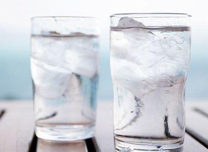 2. Coba dengan botol air es