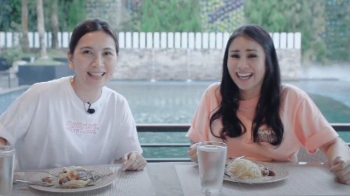 Jennifer Arnelita sangat penasaran dengan kisah asmara Momo yang pernah diisukan dengan Gading Marten.