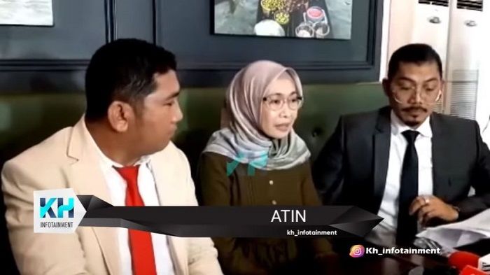 Atin, istri pertama Nurdin Rudythia