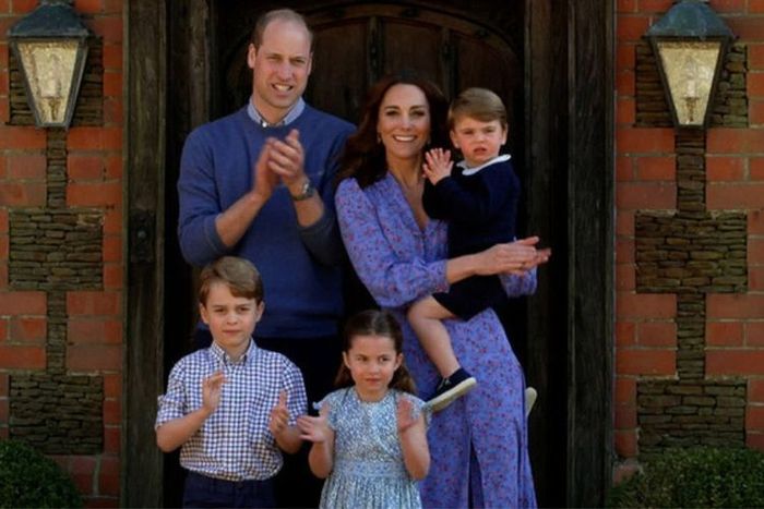 Kate Middleton dan Pangeran William bersama anak-anak mereka