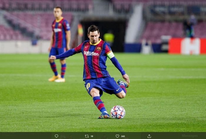 Lionel mengeksekusi penalti ke gawang Ferencvaros untuk membuka keunggulan bagi Barcelona di babak penyisihan grup G Liga Champions 2020-2021, Rabu (21/10/2020) dini hari WIB.