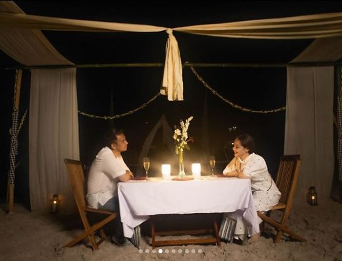 Instagram.com/raffinagita1717__ Dinner romantis Raffi Ahmad dan Nagita Slavina