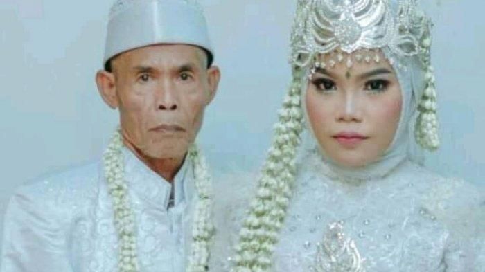 Pernikahan beda usia Abah Sarna dan Noni di Subang, Jawa Barat