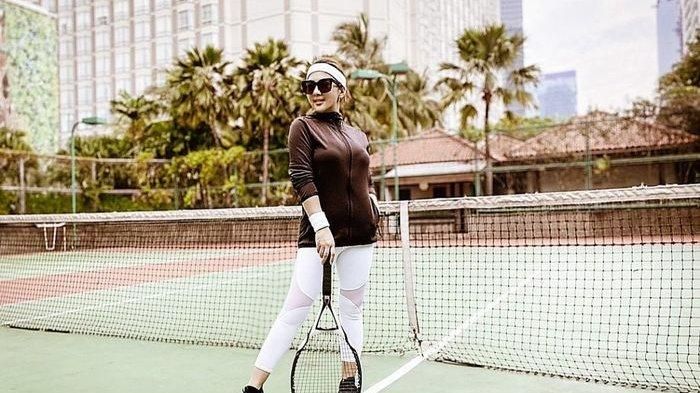 Gelisah dengan Bentuk Tubuhnya Sekarang, Syahrini Gencar Olahraga Demi Kembali Cetar Membahana, Celana Ketat Istri Reino Barack saat Bermain Tenis jadi Sorotan