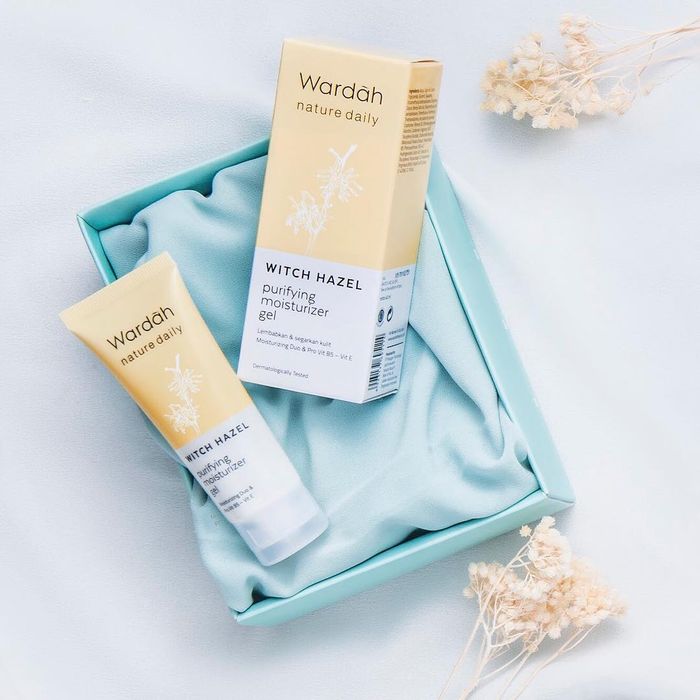Pelembap Untuk Kulit Berminyak di Bawah 50 Ribu - Wardah Witch Hazel Purifying Moisturizer Gel