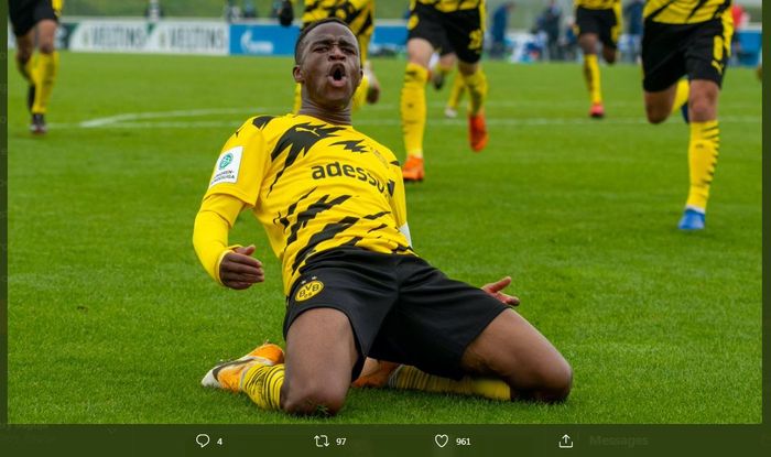 Bintang muda tim junior Borussia Dortmund, Youssoufa Moukoko.