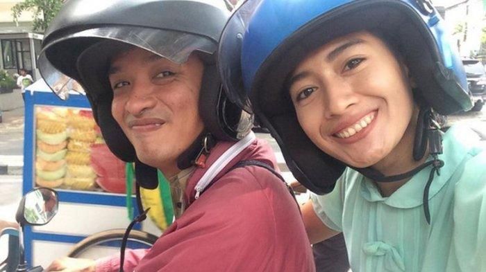 Ojak dan istri pertamanya, Tati