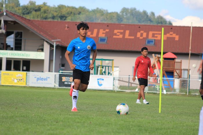 Kapten Timnas U-19 Indonesia, David Maulana, saat menjalani latihan dalam pemusatan latihan (TC) di Kroasia.