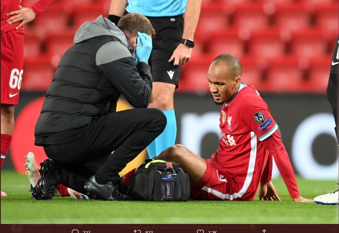 Gelandang Liverpool, Fabinho, mengalami cedera hamstring saat melawan Midtjylland dalam laga Grup D Liga Champions di Stadion Anfield, Selasa (27/10/2020).