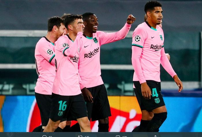 Para pemain Barcelona merayakan gol yang dicetak Ousmane Dembele ke gawang Juventus pada laga pekan kedua Grup G Liga Champions 2020-2021.