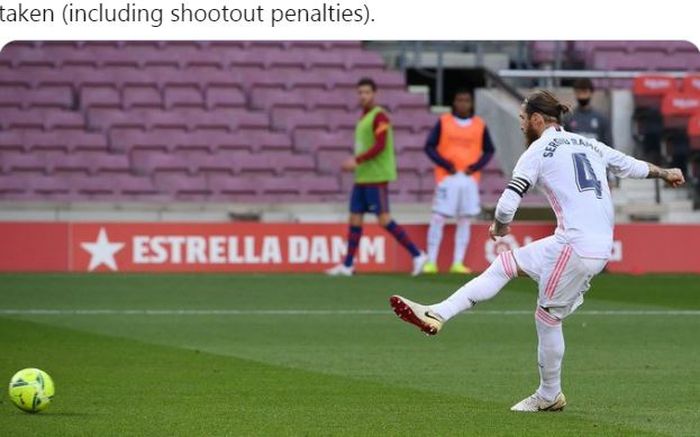 Bek Real Madrid, Sergio Ramos, mengeksekusi penalti.