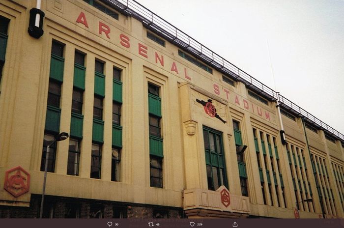 Stadion Highbury yang merupakan mantan kandang Arsenal.