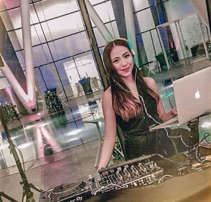 Potret <a href='https://manado.tribunnews.com/tag/nadia-vega' title='Nadia Vega'>Nadia Vega</a> saat menjadi DJ