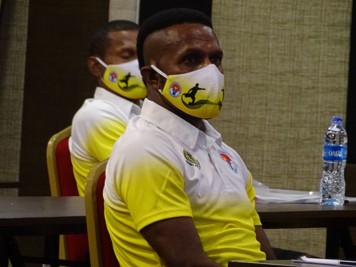 Pemain Persipura Jayapura, Boaz Solossa, mengikuti kursus pelatih Lisensi C PSSI di Bali.