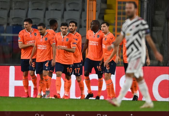 Istanbul Basaksehir unggul lebih dulu berkat gol Demba Ba ke gawang Manchester United pada laga pekan ketiga Grup H Liga Champions.