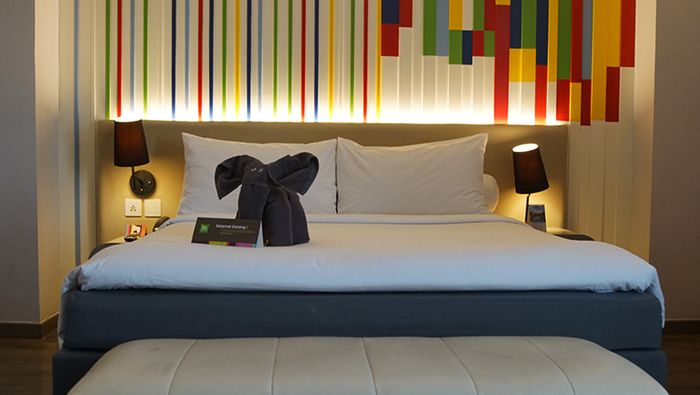 ibis Styles Mangga Dua Square's business room can contain up to three persons.