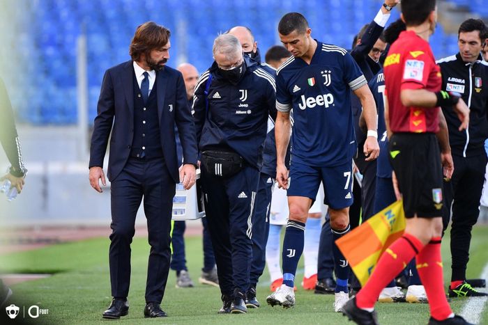 Andrea Pirlo dan Cristiano Ronaldo saat laga Lazio Vs Juventus di Stadio Olimpico, Minggu (8/11/2020).