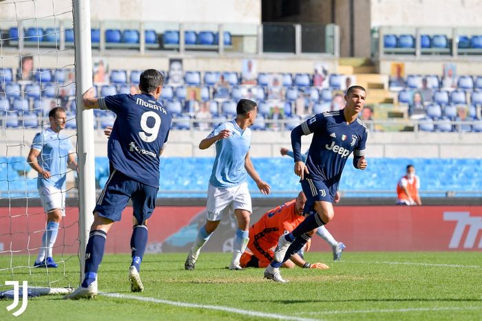 Cristiano Ronaldo usai mencetak gol ke gawang Lazio, di  Stadio Olimpico Roma dalam laga pekan ke-7 Liga Italia, Minggu (8/11/2020).