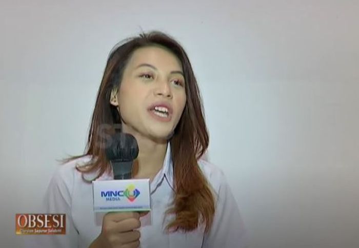 Lania Fira saat menceritakan pengalamannya berakting mesra dengan Ariel NOAH