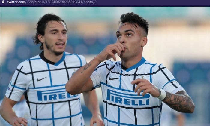 Pemain Inter Milan, Lautaro Martinez, melakukan selebrasi usai membobol gawang Atalanta dalam laga pekan ketujuh Liga Italia 2020-2021, Minggu (8/11/2020) pukul 21.00 WIB. 