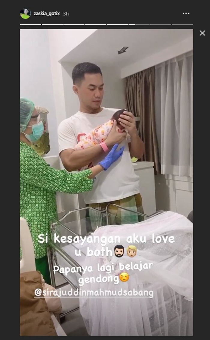 Rekam aksi Sirajuddin Mahmud saat pertama kali menggendong bayinya, Zaskia Gotik sampai ikut ketar-ketir