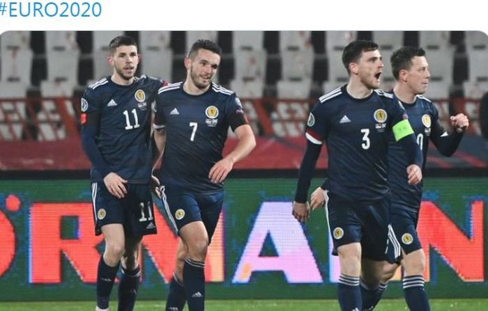 Para pemain timnas Skotlandia merayakan gol yang dicetak Ryan Christie dalam laga final play-off Kualifikasi Euro 2020 di Stadion Rajko Mitic, Kamis (12/11/2020) kontra timnas Serbia di Stadion Rajko Mitic, Kamis (12/11/2020).