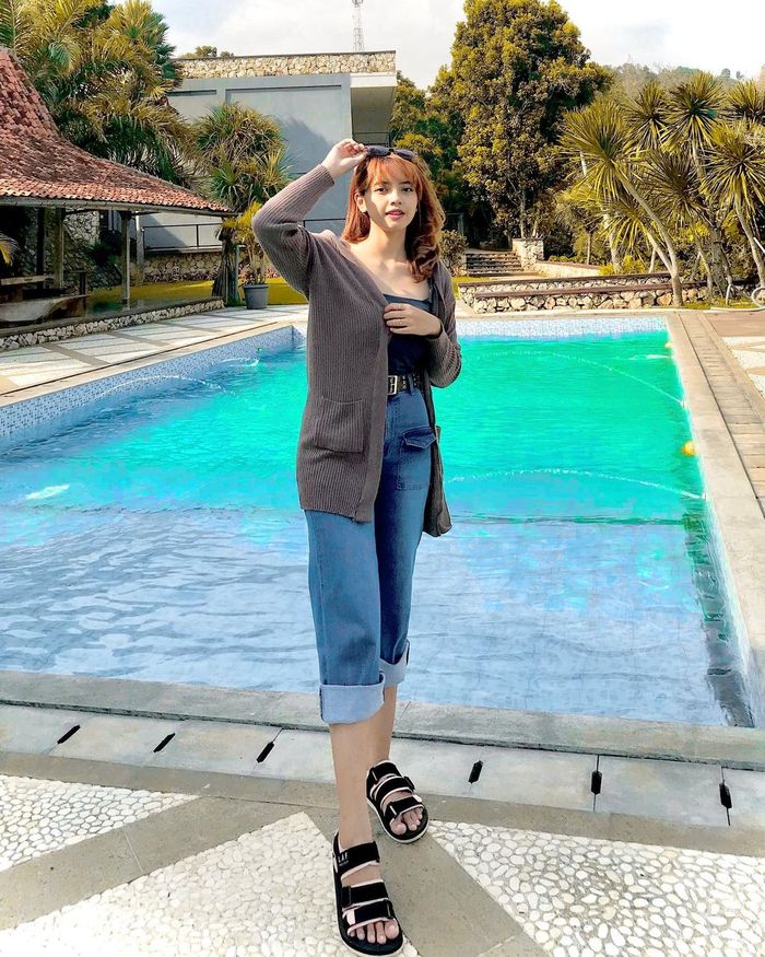 Fashion Shella Ganiswara, cewek yang mirip Lisa 'BLACKPINK'