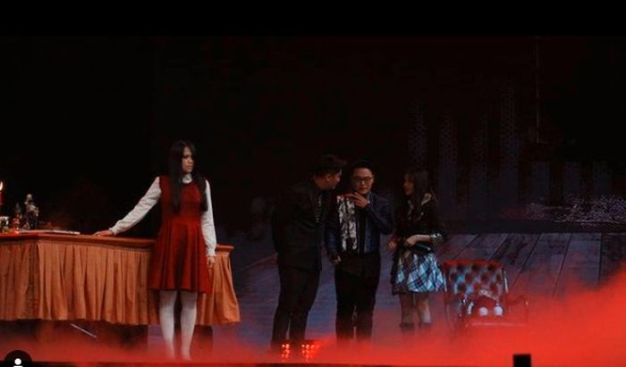 The Sacred Riana's performance at the 2021 Indonesian Esports Award.