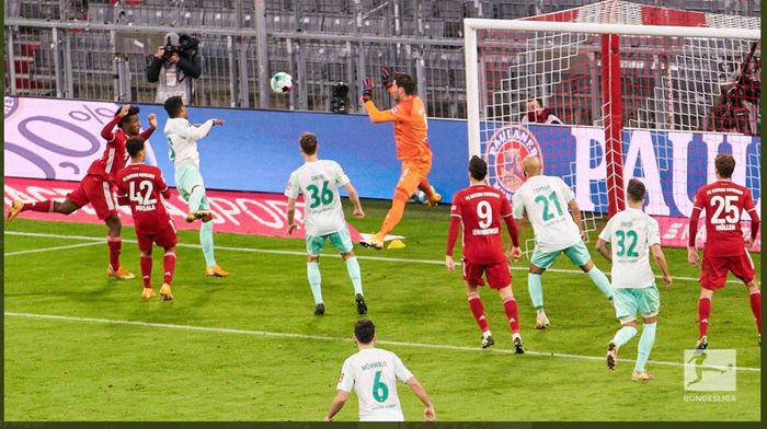 Gol Kingsley Coman menyelamatkan Bayern Muenchen dari kekalahan kontra Werder Bremen dalam duel Bundesliga di Allianz Arena, 21 November 2020.