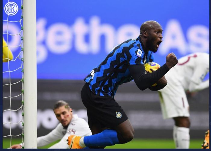 Romelu Lukaku mencetak gol Inter Milan ke gawang Torino dalam lanjutan Liga Italia, 22 November 2020.