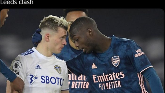 Pemain Arsenal, Nicolas Pepe, menanduk pemain Leeds United, Erzgan Elioski, dalam laga pekan ke-9, Minggu (22/11/2020) pukul 23.30 WIB. 