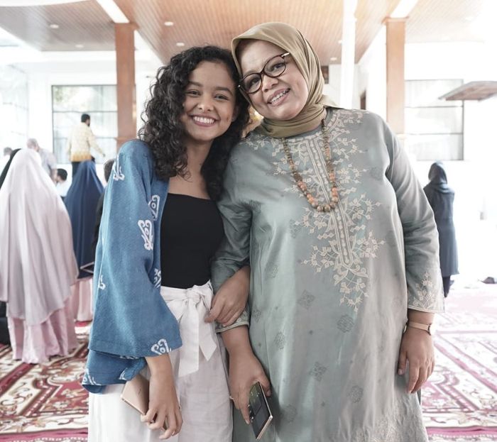 Padu padan outfit hitam ala Mutiara Baswedan