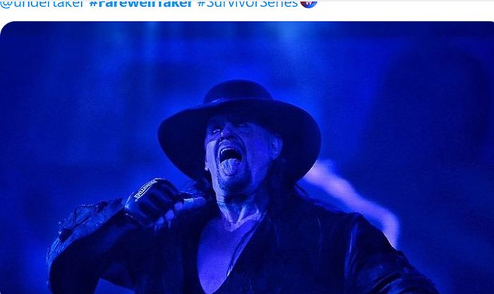 The Undertaker dengan salah satu gimiknya sebagai pegulat yang bangit dari kubur.