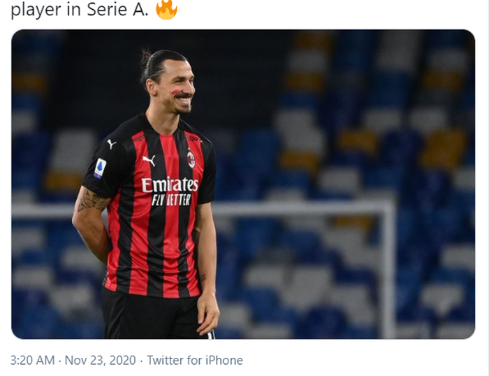 Zlatan Ibrahimovic mencetak satu gol yang buat AC Milan untuk sementara unggul 1-0 atas Napoli.
