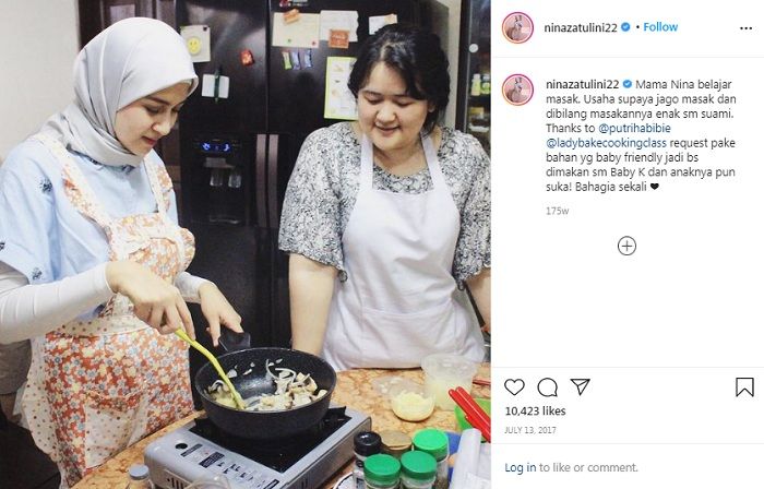 Dapur rumah Nina Zatulini.