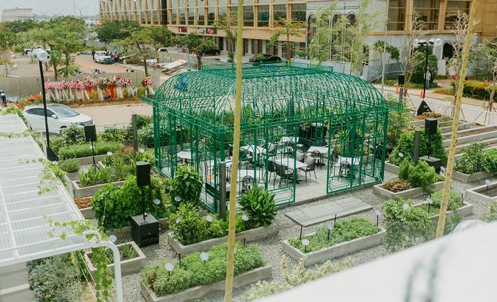 Located in PIK 2, Urban Farm combines the enthusiasm for food and gardening in an eco-friendly green space.