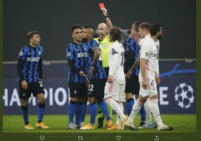 Arturo Vidal mendapatkan kartu merah saat Inter Milan menjamu Real Madrid di Liga Champions.