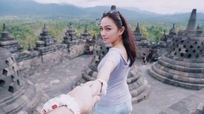 Shoumaya Tazkiyyah juga hobi traveling 