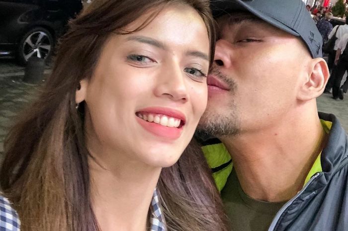 Usianya terpaut jauh hingga 16 tahun, Deddy Corbuzier mendadak bongkar habis-habisan 3 kekurangan Sabrina Chairunnisa, apa itu ?