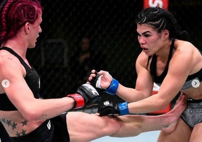 Duel Rachael Ostovich (kanan) melawan Gina Manzany pada UFC Vegas 15 (29/11/2020).