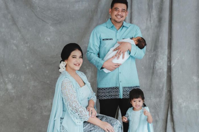 Bobby Nasution bersama Kahiyang dan dua buah hatinya