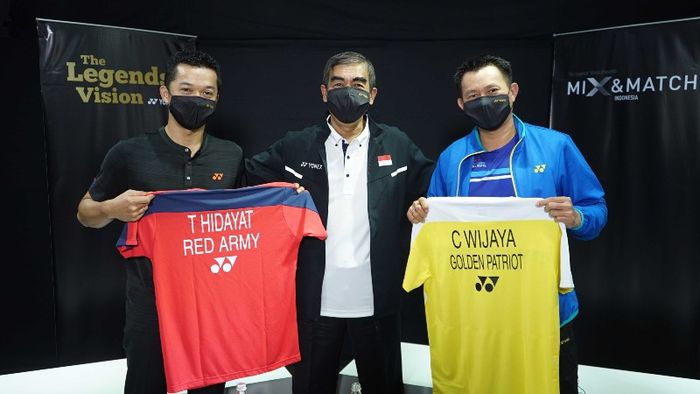 Taufik Hidayat (kiri) dan Candra Wijaya (kanan) pada konferensi pers Legend's Vision Mix &amp; Match Badminton Challenge 2020